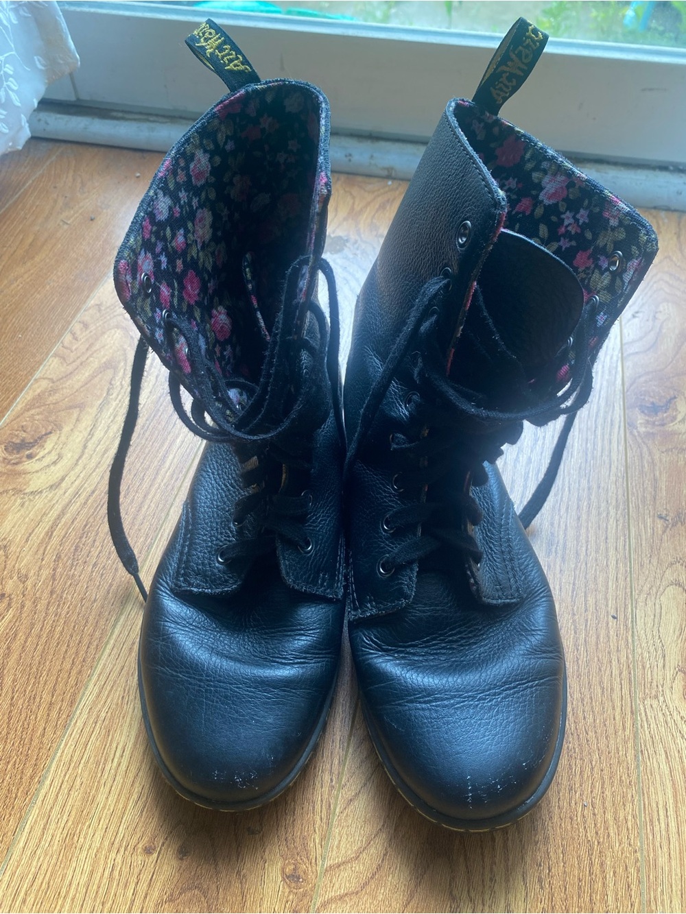 Dr. Martens Black Leather Lace-Up Boots Floral women 9